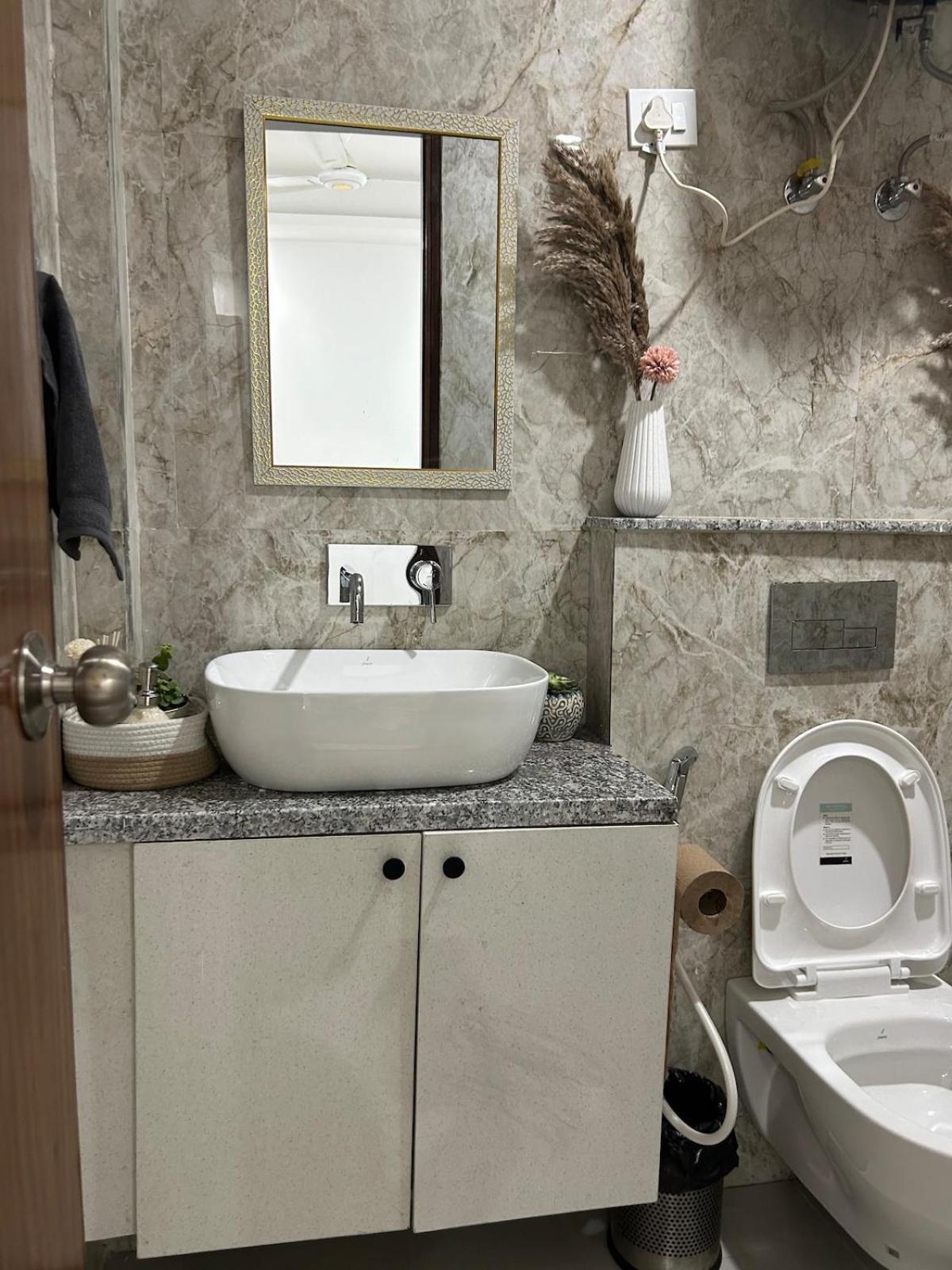Apartment House Of Solace At Saket 2bhk Big Terrace *