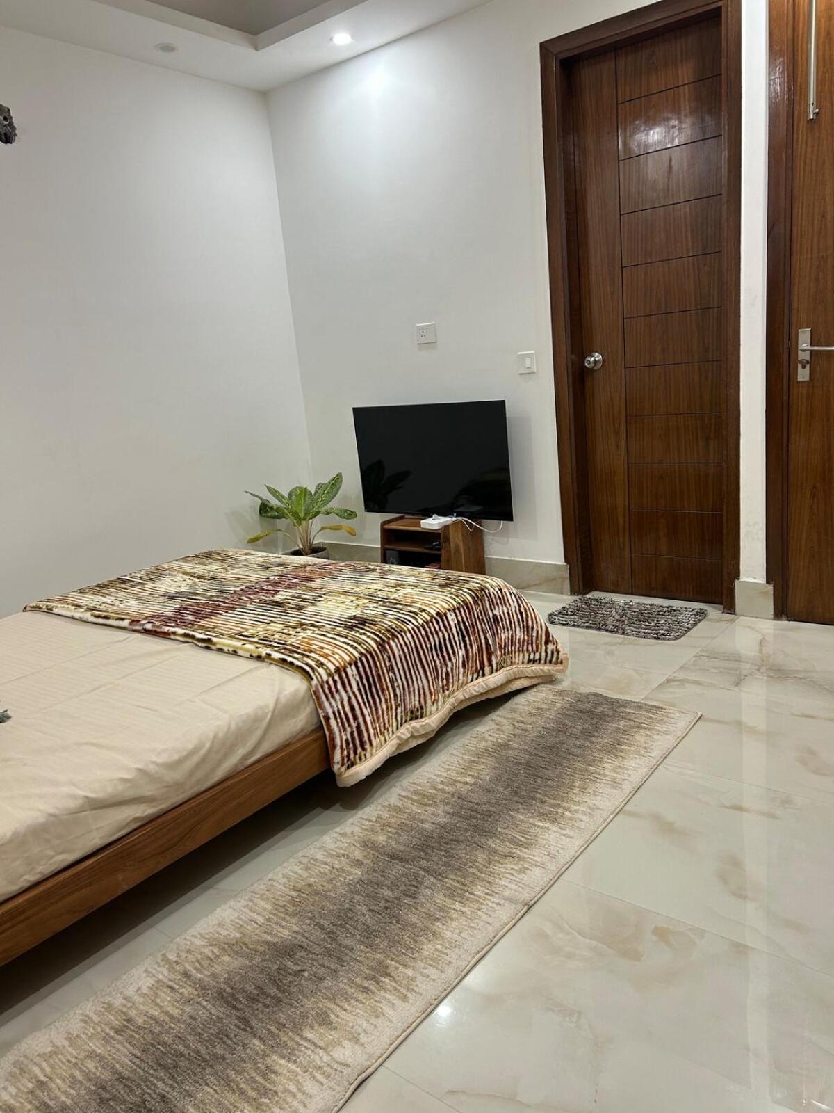House Of Solace At Saket 2bhk Big Terrace Apartment New Delhi